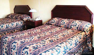 Holiday Motel Hugo Экстерьер фото