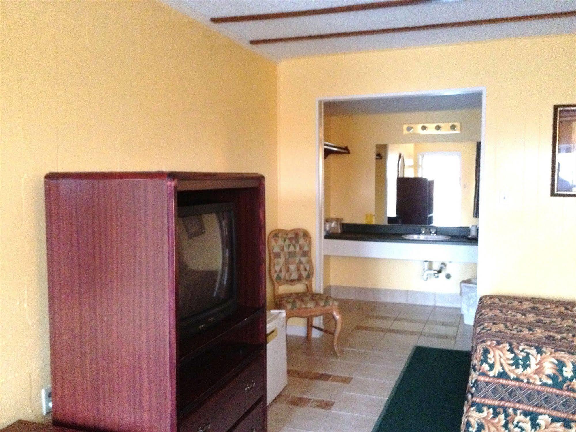 Holiday Motel Hugo Экстерьер фото