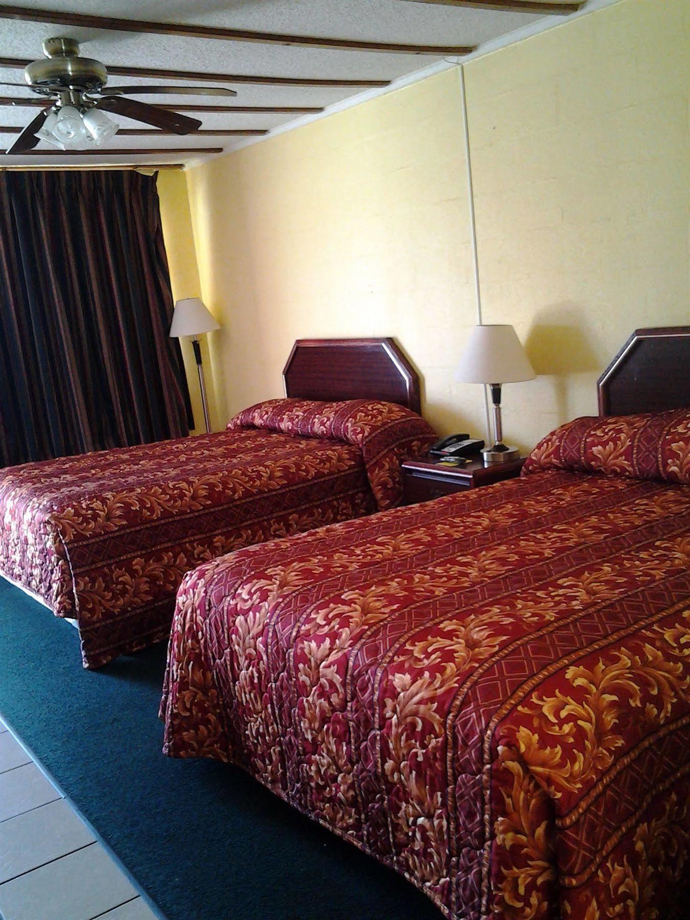 Holiday Motel Hugo Экстерьер фото